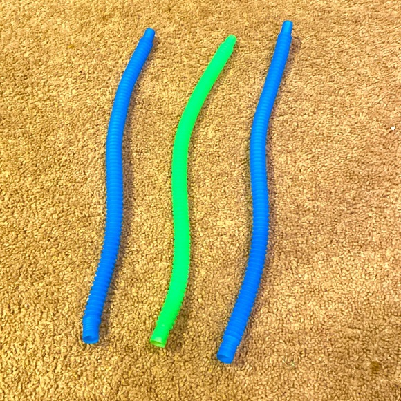 4 Small Stretchable Kids Toy - Picture 2 of 4